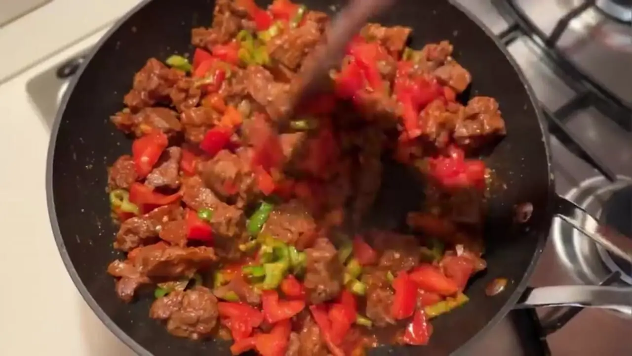 ببینید| طرز پخت «هونکار بیندی»، یک غذای مشهور ترکی به روش آشپز ماهر ایتالیایی