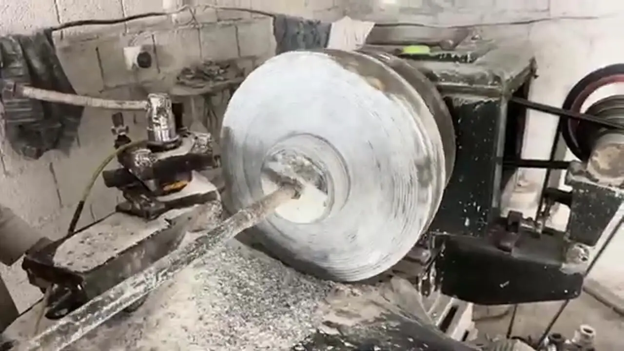 ببینید| مراحل ساخت یک روشویی خاص با استفاده از تخته سنگ در پاکستان