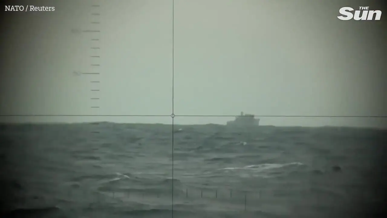 ببینید؛ لحظه برخورد اژدر شلیک شده از زیردریایی به ناوچه و غرق شدن آن در رزمایش ناتو