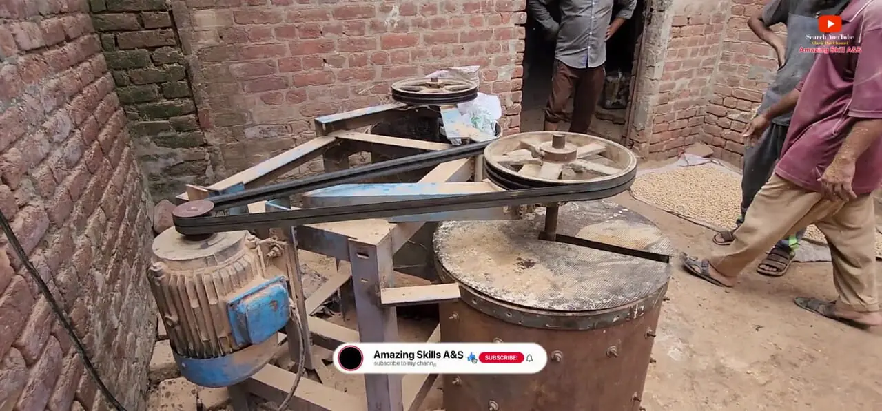 فرآیند دیدنی تولید تسبیح چوبی در کارگاهی در پاکستان