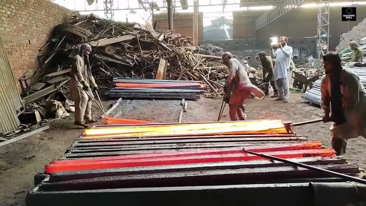 ببینید| مراحل تولید میلیون ها عدد میخ از طریق بازیافت ضایعات فلزی در پاکستان