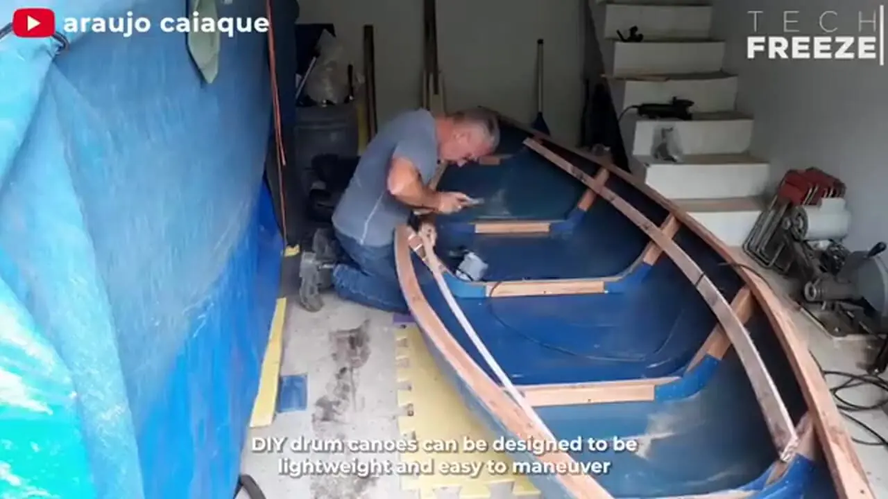 مراحل ساخت یک قایق شگفت انگیز با استفاده از بشکه پلاستیکی در آلمان