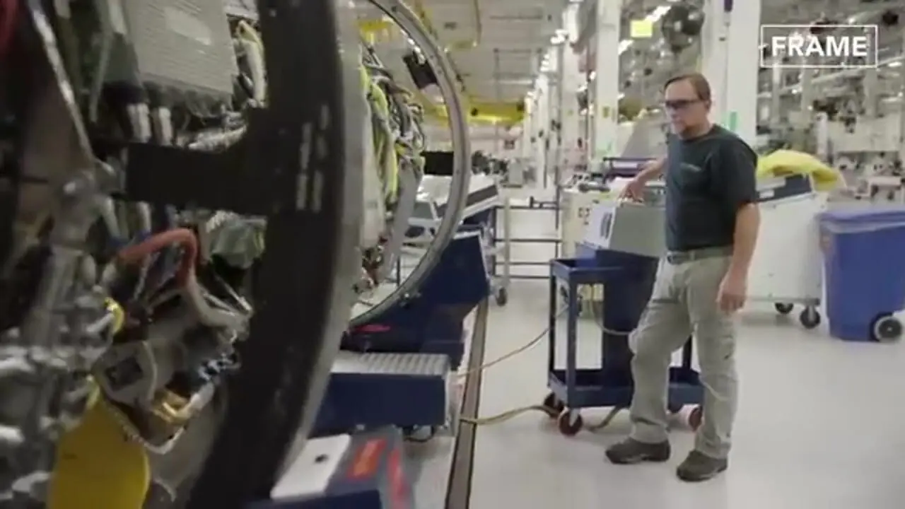 چگونه سوئدی ها جنگنده گریپن را در کارخانه تولید می کنند؟