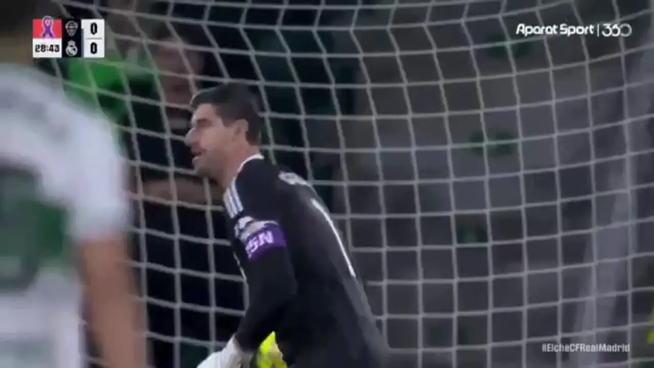 ببینید؛ گزارش جالب گزارشگر خانم از یک مسابقه مهم فوتبال