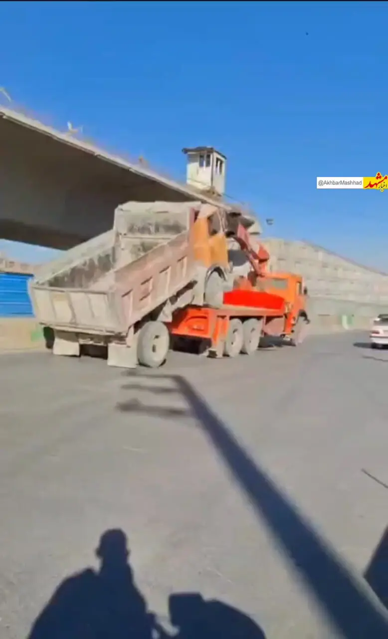 ببینید؛ بوکسل عجیب یک کامیون در خیابان مشهد!