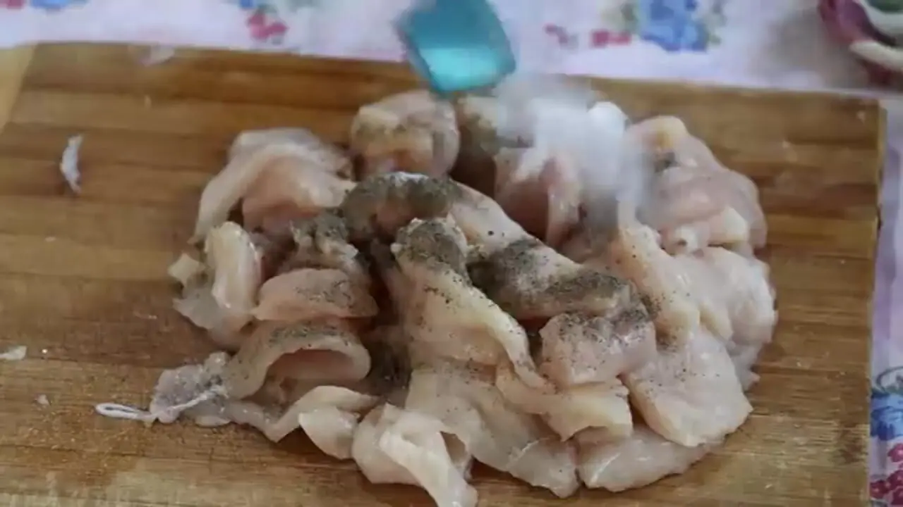 غذای روستایی در ایران؛ تهیه پیتزا با پنیر خانگی