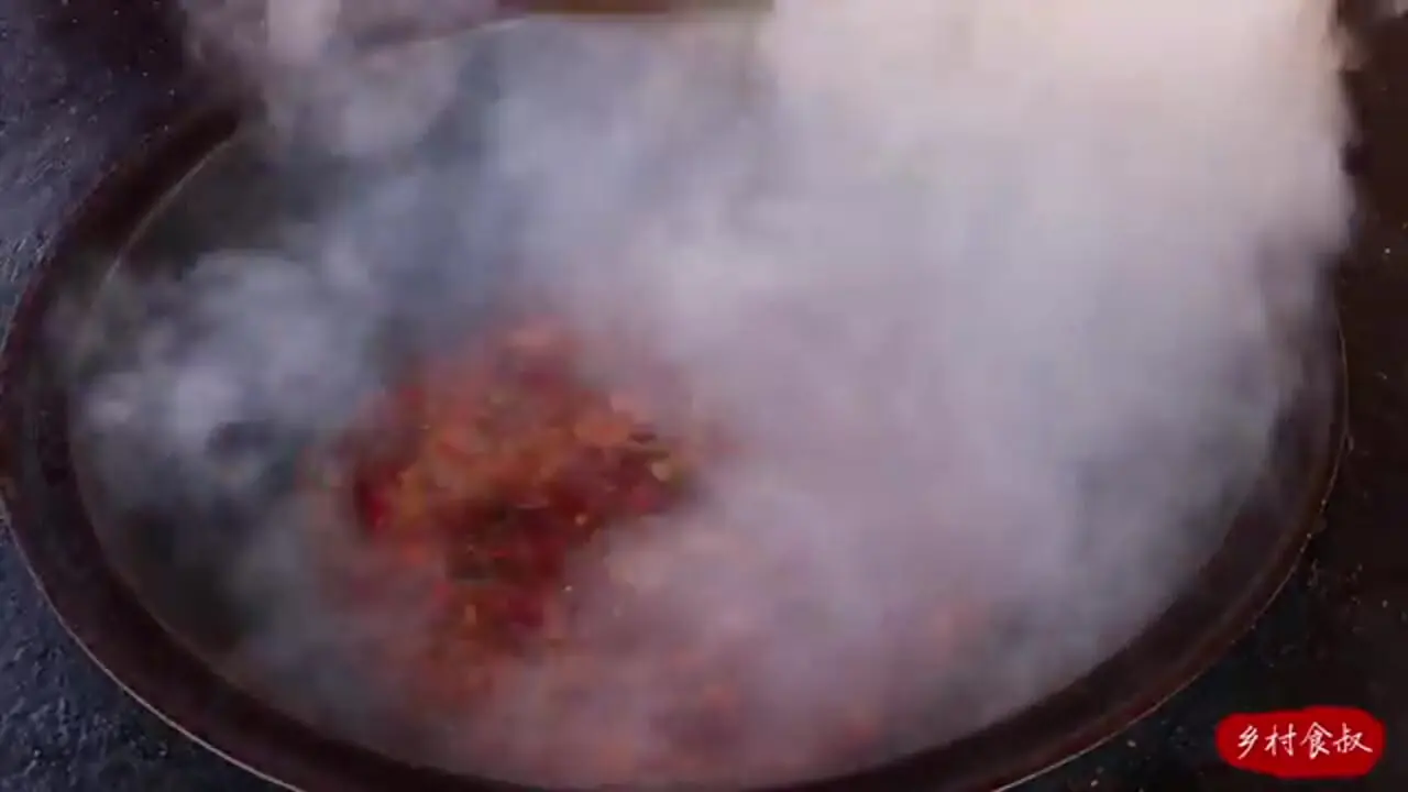 غذای روستایی در چین؛ پخت یک غذای خاص با اختاپوس و فلفل