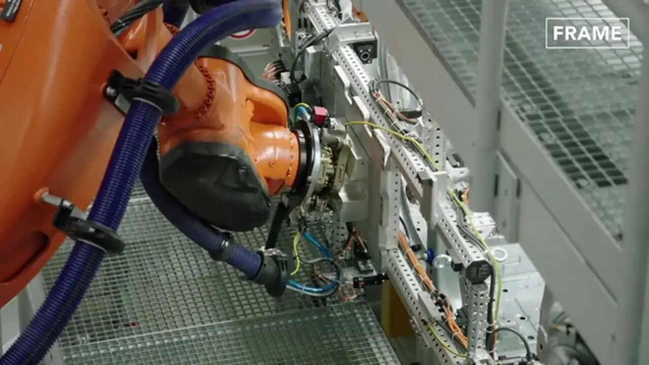 ببینید| نگاهی به مراحل طراحی و تولید خودروی لوکس بی ام و X7