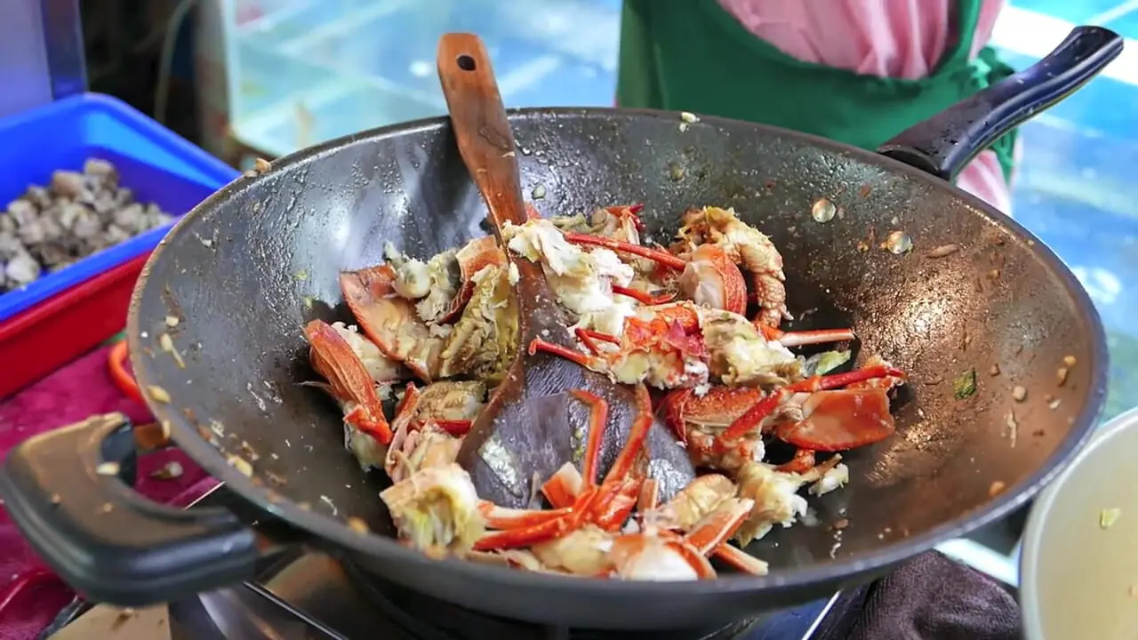 ببینید| غذای خیابانی در تایوان؛ پخت لابستر با سس سویا، سیر و پیازچه در تایپه