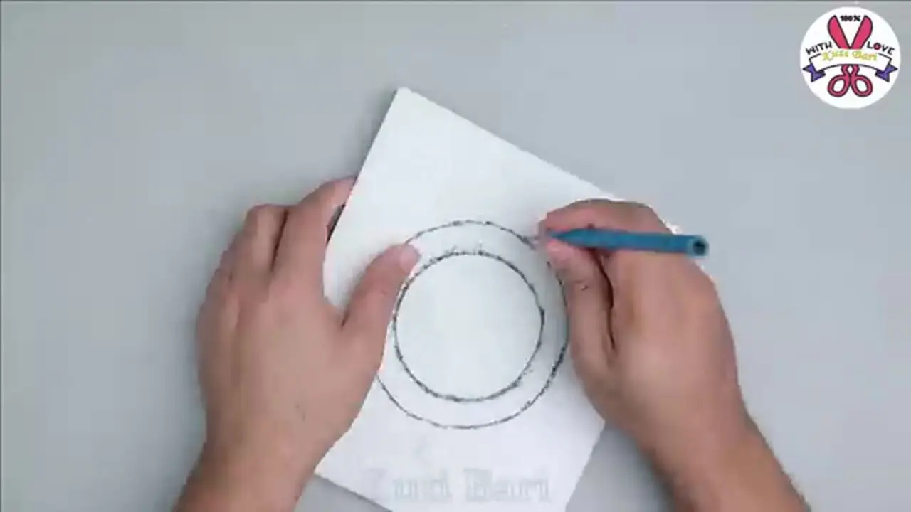 نحوه در ست کردن یک گلدان زیبا با استفاده از بطری پلاستیکی