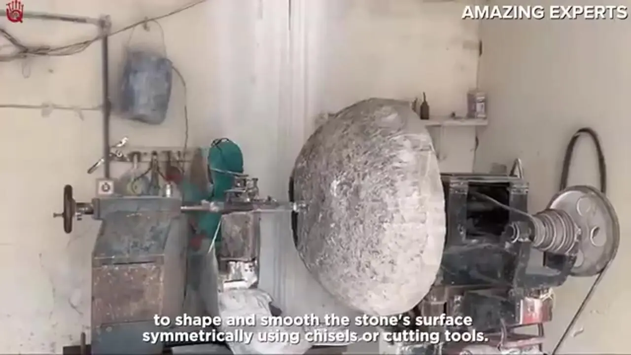 ببینید| نحوه ساخت یک حوض آبنمای زیبا با یک تخته سنگ بزرگ در پاکستان