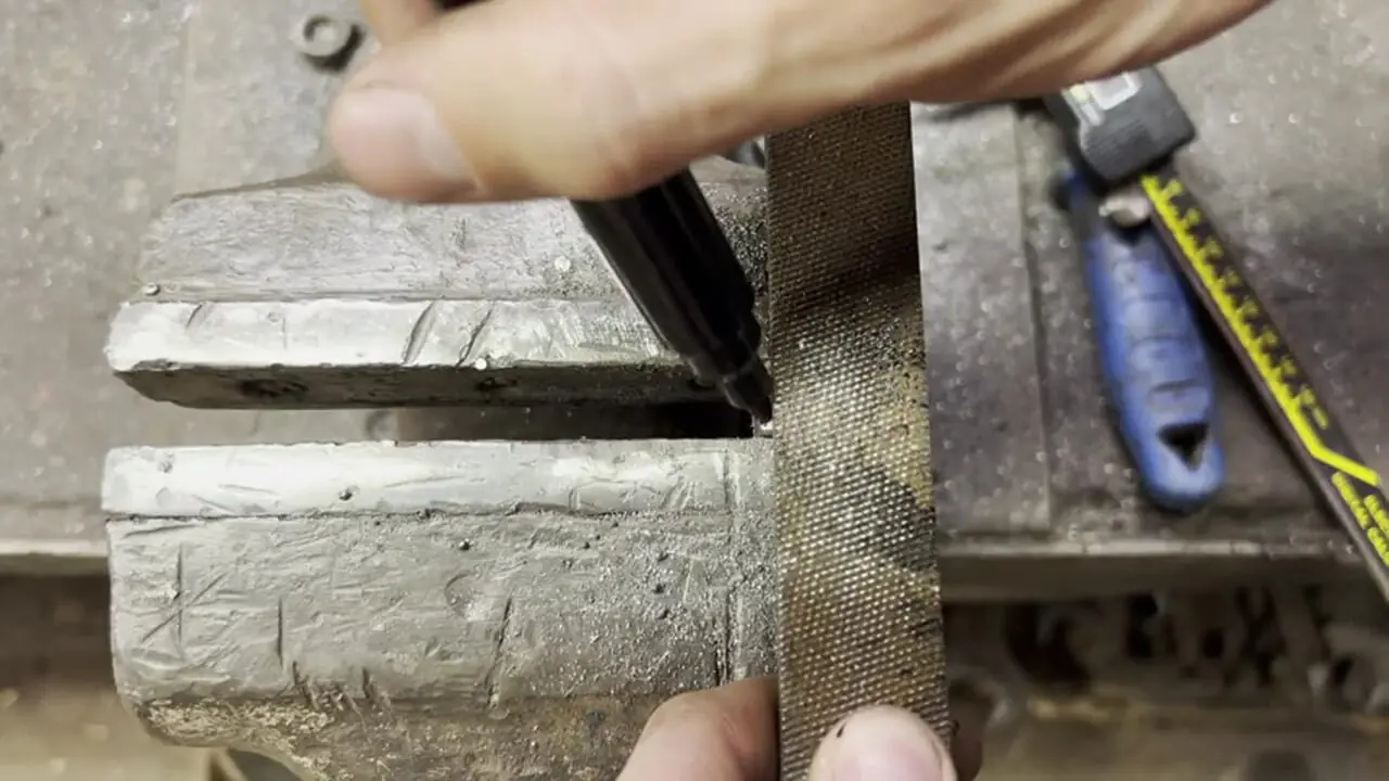 ویدئو| فرآیند ساخت یک تاس زیبا با استفاده از مهره زنگ زده