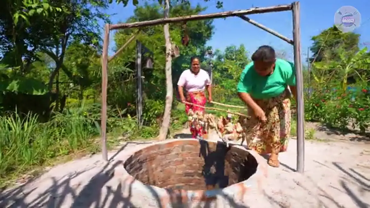 غذای روستایی در سنگاپور؛ ساخت درخت کریسمس با مرغ کبابی و کاهو