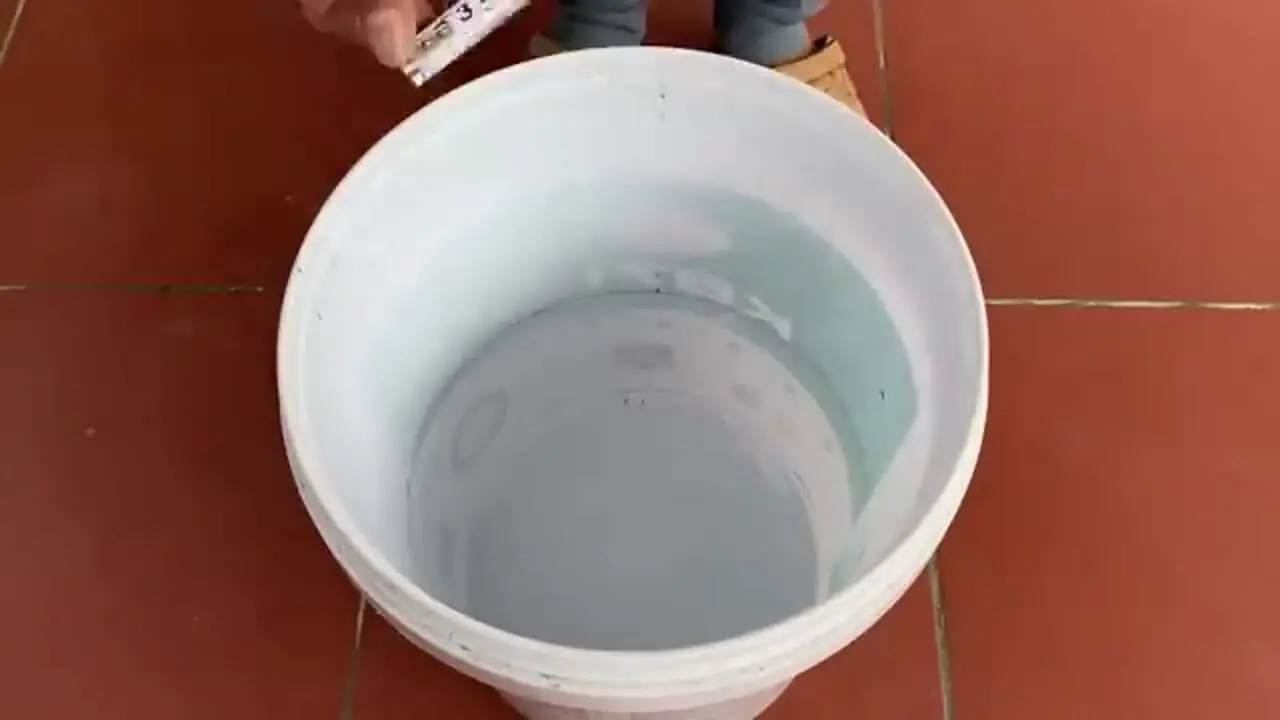 چگونه در خانه یک گلدان ارزان و خاص، با مقوا و سیمان بسازیم؟