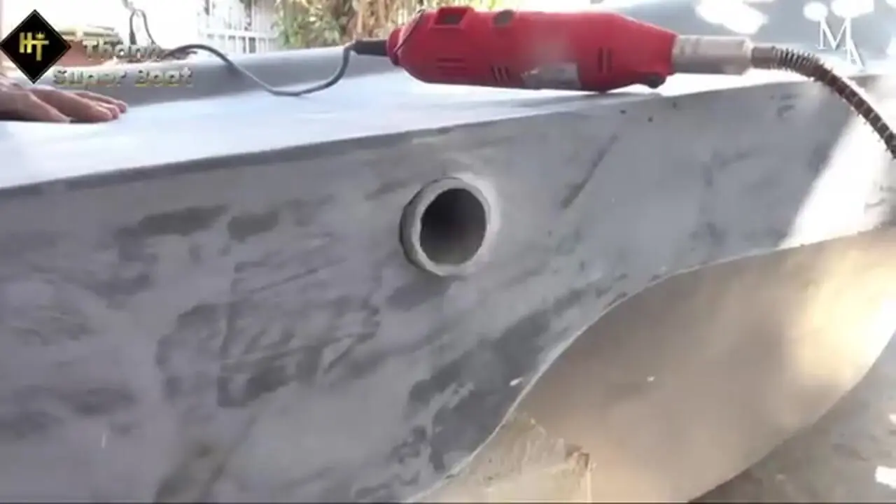ببینید| فرآیند ساخت یک قایق موتوری به شکل جنگنده سوخو 35 در چین