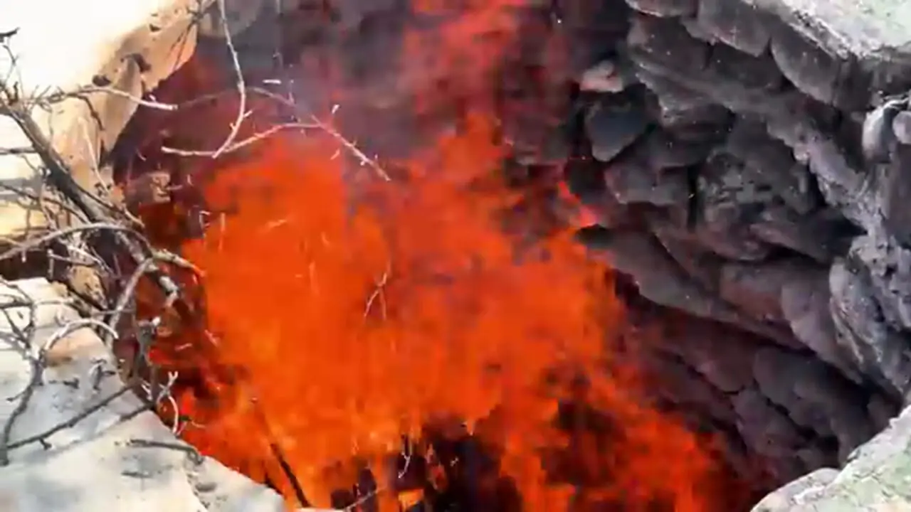 غذای روستایی در آذربایجان؛ کباب کردن 3 بز کامل در تنور زیر زمینی