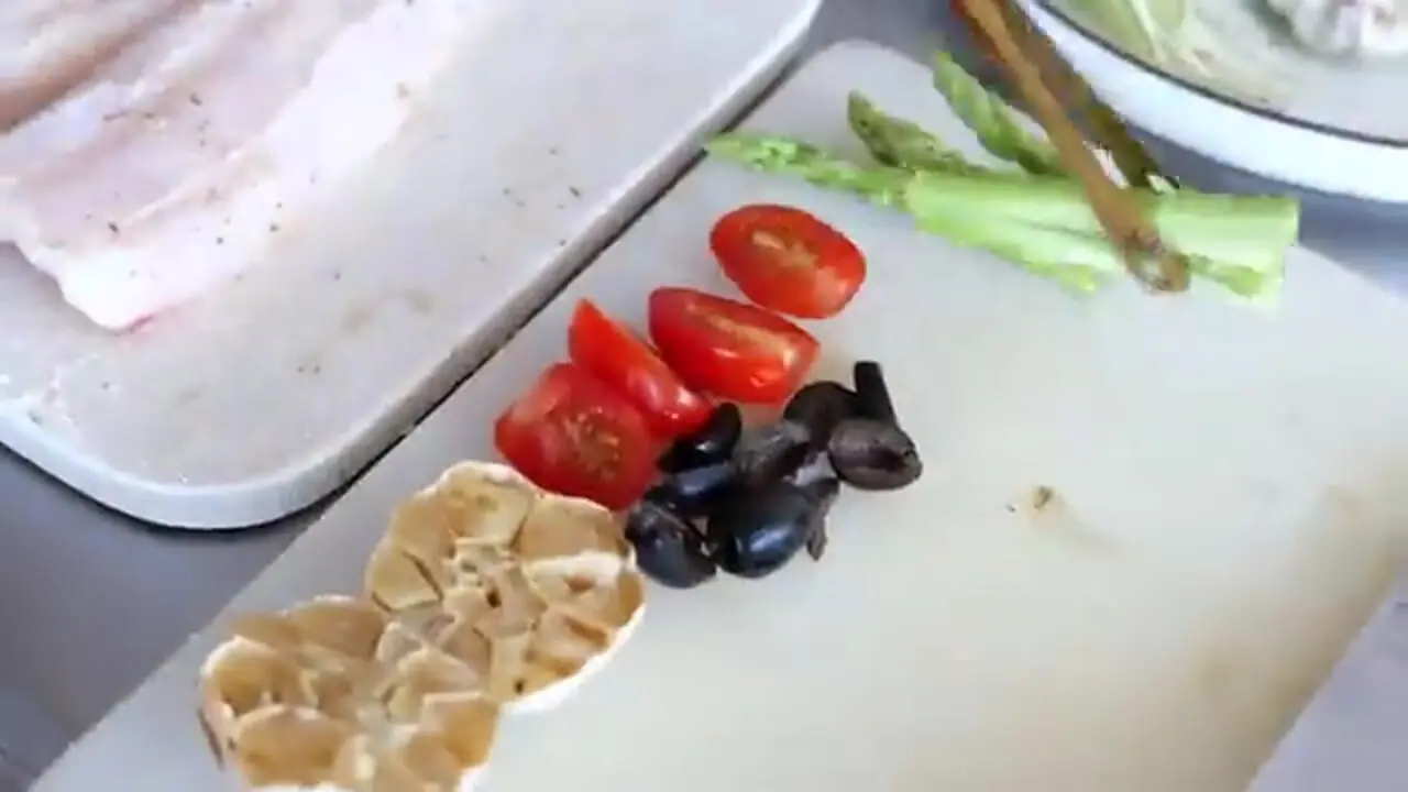 غذای خیابانی در ویتنام؛ برش و تهیه 2 نوع غذا با کوسه 10 کیلوگرمی در هانوی