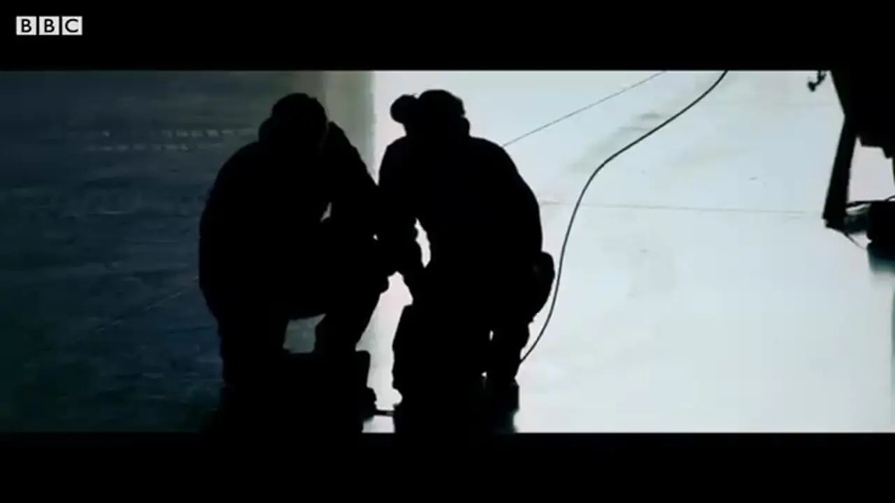 یک مسابقه هیجان انگیز بین خودروی مک لارن اسپیدتیل و جت جنگنده F-35