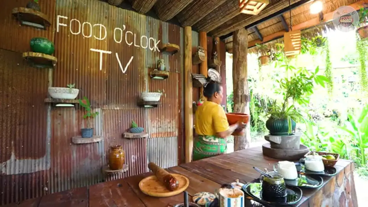 غذای روستایی در سنگاپور؛ کباب بره کامل در تنور زیر زمینی در روستا