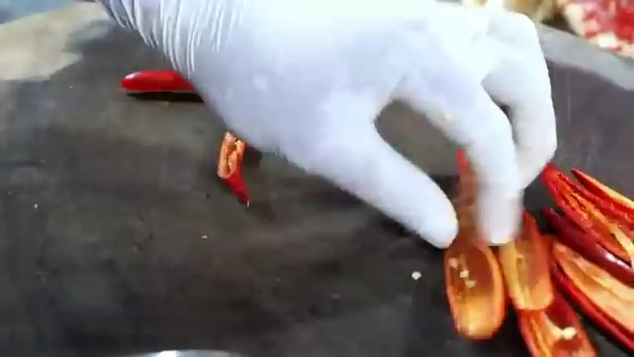 غذای خیابانی در ویتنام؛ پخت انواع غذا با شاه خرچنگ تاسمانی غول پیکر در هانوی