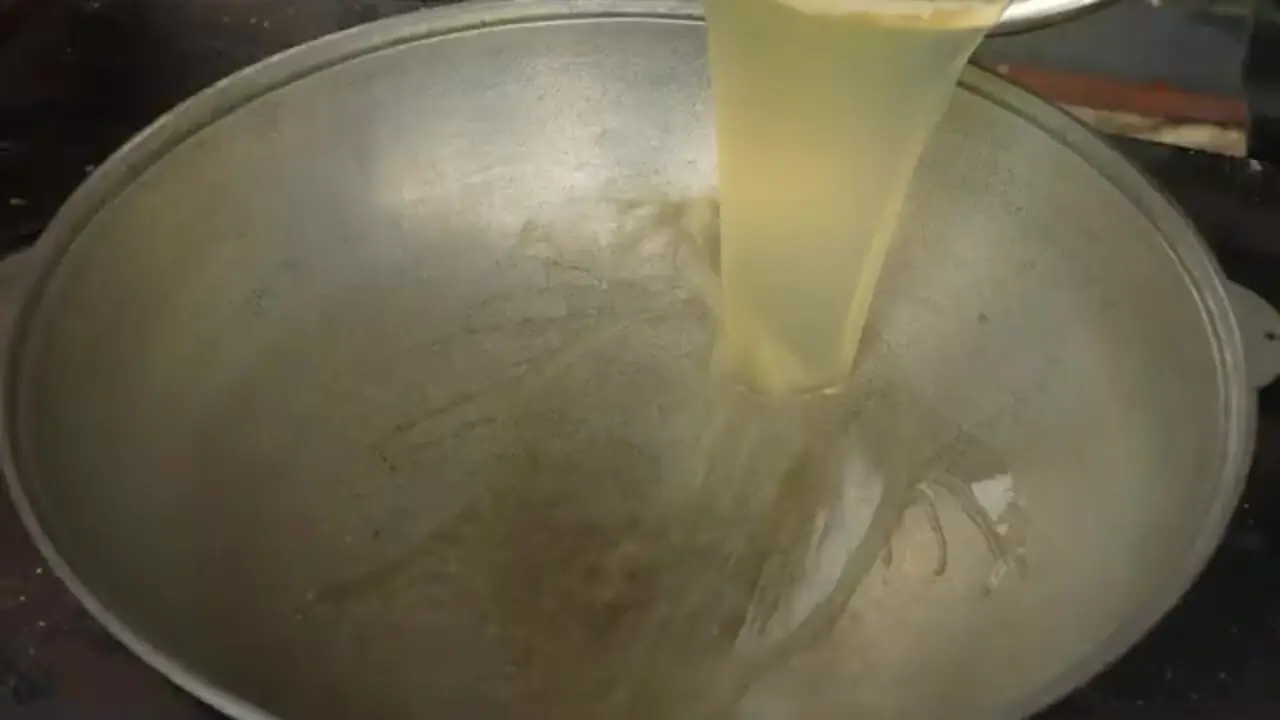 ببینید| غذای روستایی در آذربایجان؛ تهیه یک غذای سنتی با 3 ماهی بزرگ در یک روستای بهشتی