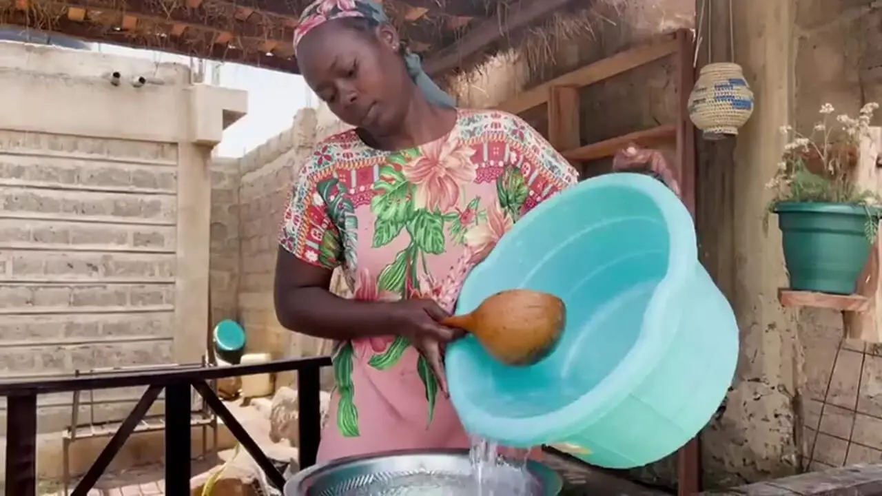 غذای روستایی در کنیا؛ تهیه بوقلمون کبابی با هویج پلو