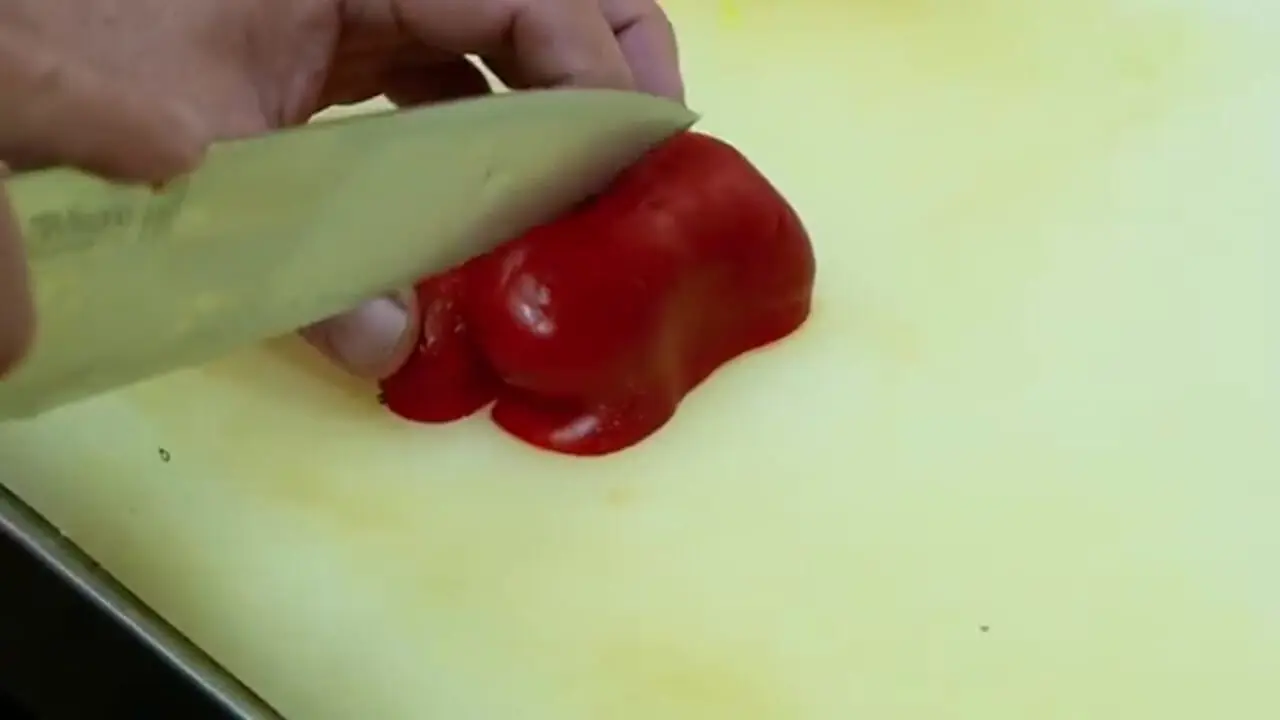 غذای خیابانی در ژاپن؛ تهیه دو نوع غذا با ماهی دندان دار در اوکیناوا