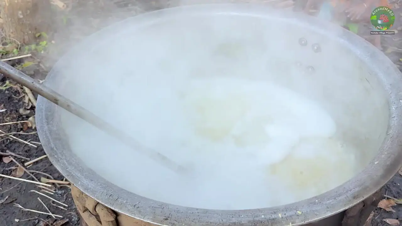 غذای روستایی در هند؛ پخت یک غذای سنتی با 100 کیلو مرغ و اسفناج