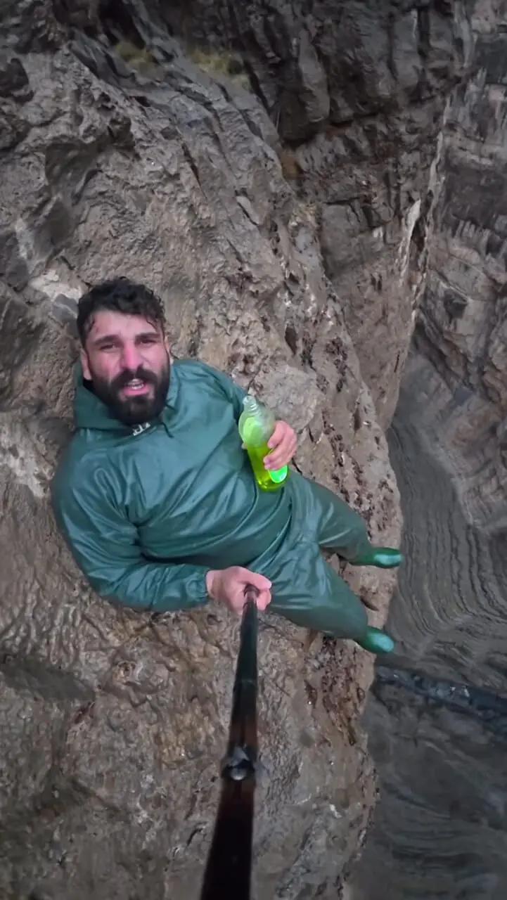 ببینید؛ سقوط میلاد کرمی بلاگر معروف اینستاگرامی در کوهستان