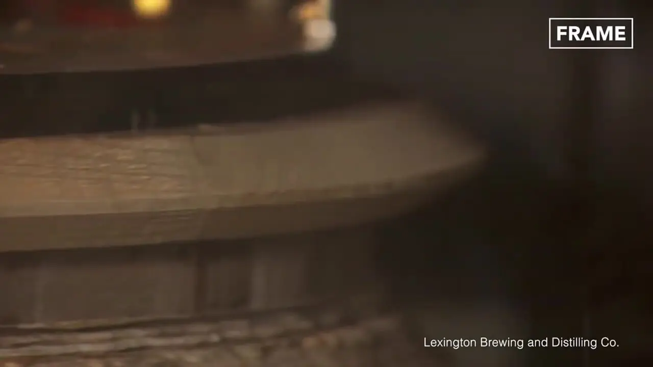 فرآیند تولید انبوه بشکه های فولادی در کارخانه ای در آمریکا