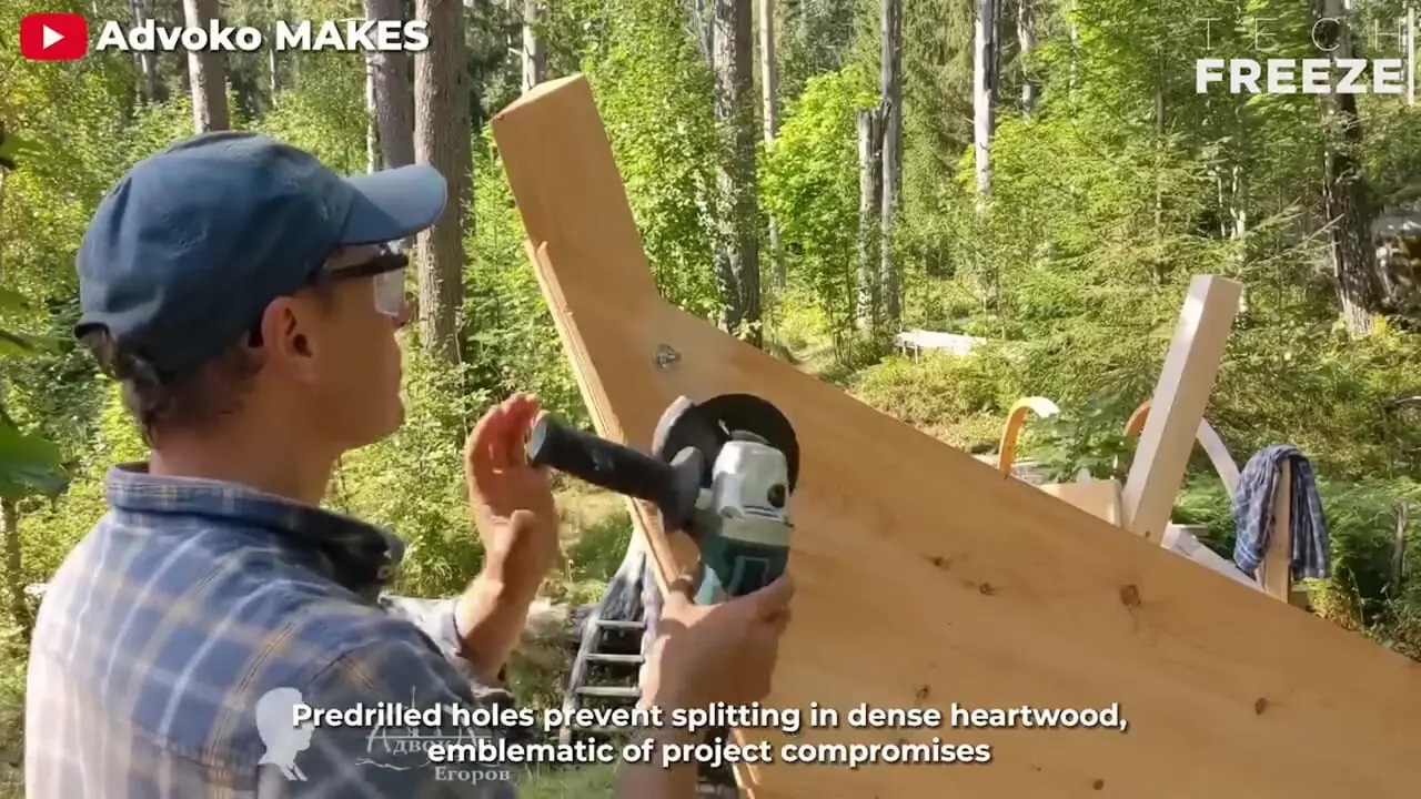 فرآیند دیدنی ساخت یک قایق با استفاده از تنه درخت در روسیه