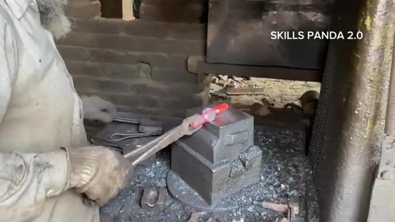 فرآیند دیدنی ساخت چکش در کارگاهی در پاکستان