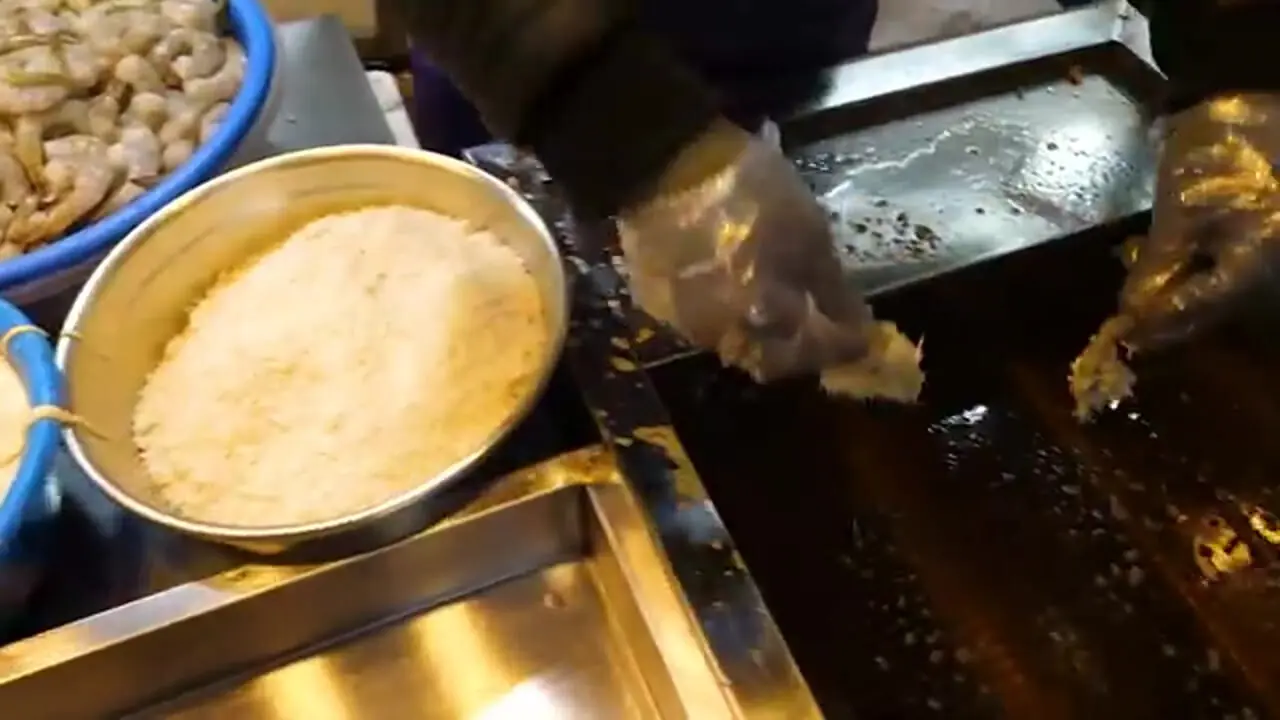 غذای خیابانی در کره؛ خرچنگ سوخاری و ماهی مرکب سرخ شده در اینچئون