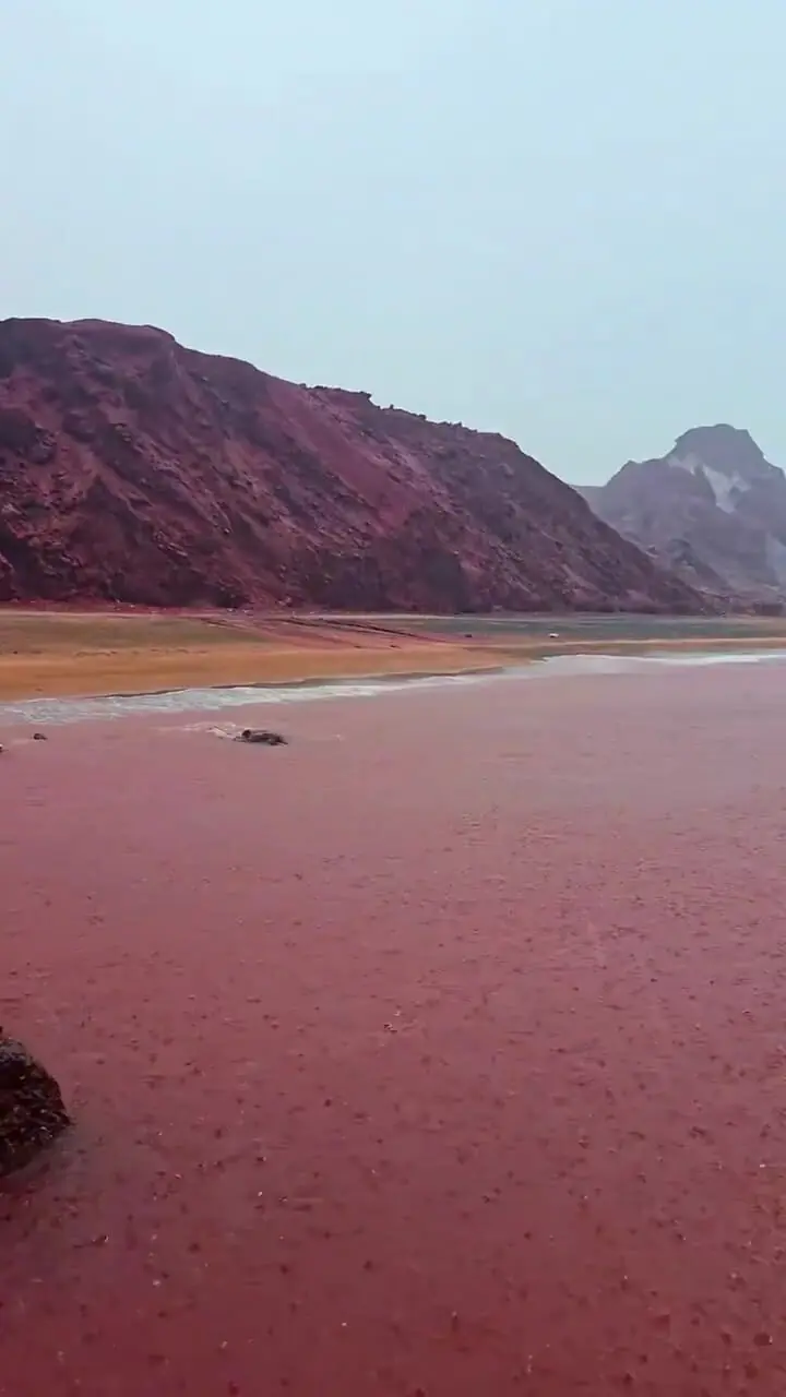 ببینید؛ ساحل سرخ بارانی شد