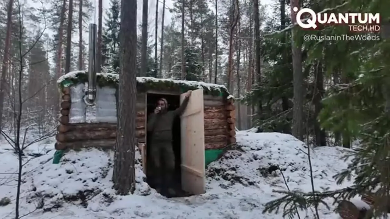 مراحل ساخت یک کلبه زیر زمینی چوبی در اعماق جنگل های آلمان