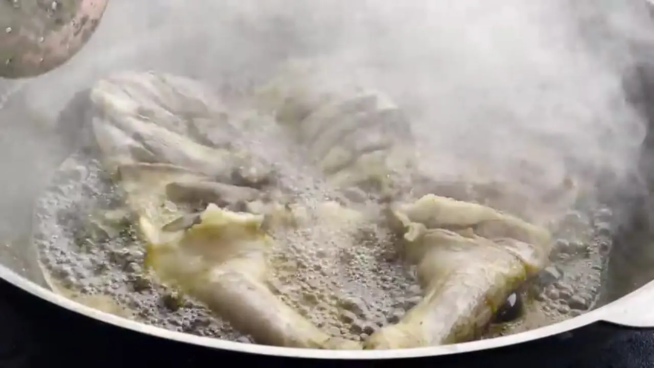 غذای روستایی در آذربایجان؛ پخت یک غذای سنتی با ران بره و سیب زمینی