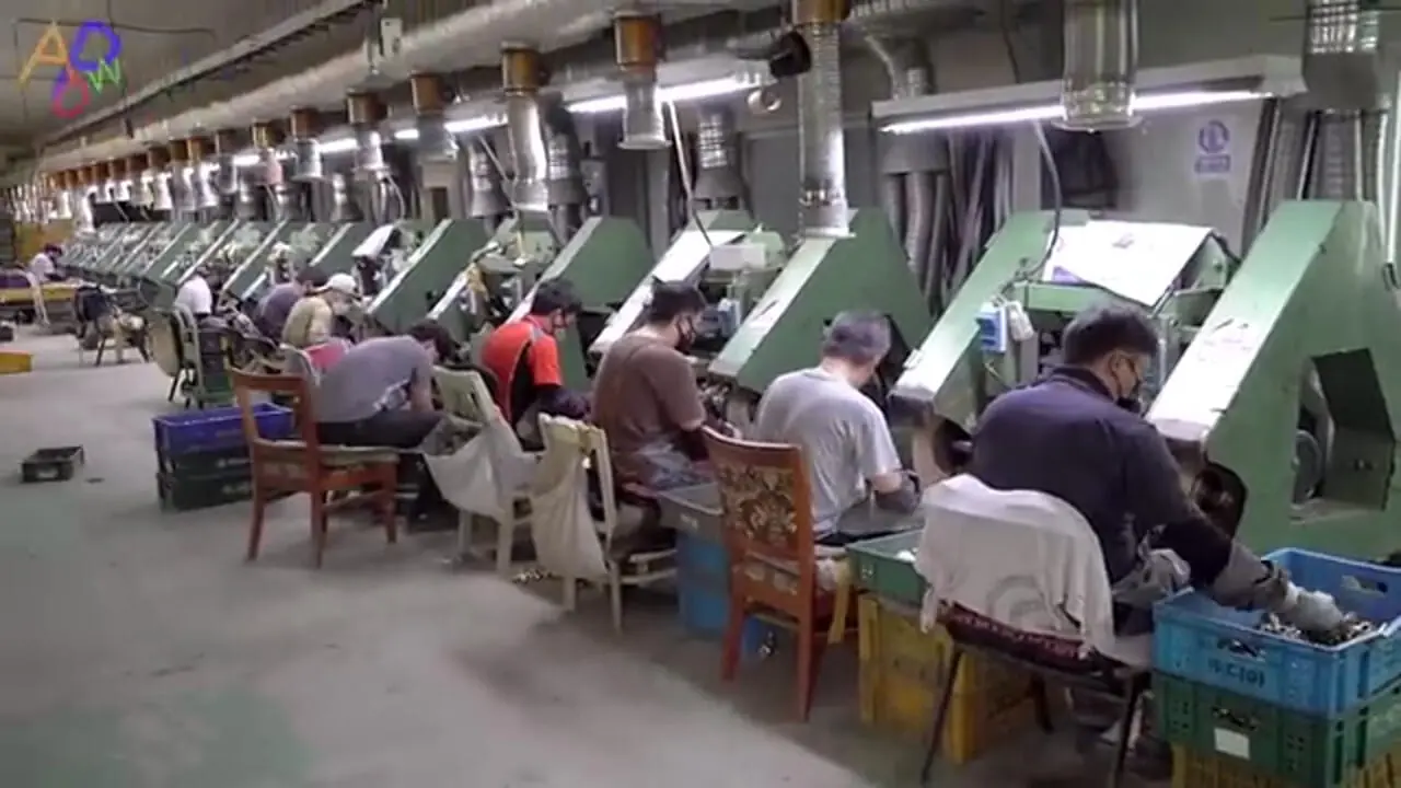 مراحل تماشایی تولید انبوه شیرآب در کارخانه ای در کره جنوبی