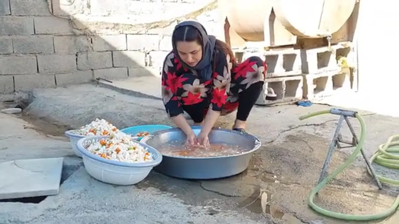 غذای روستایی در ایران؛ تهیه ترشی گل کلم در روستا