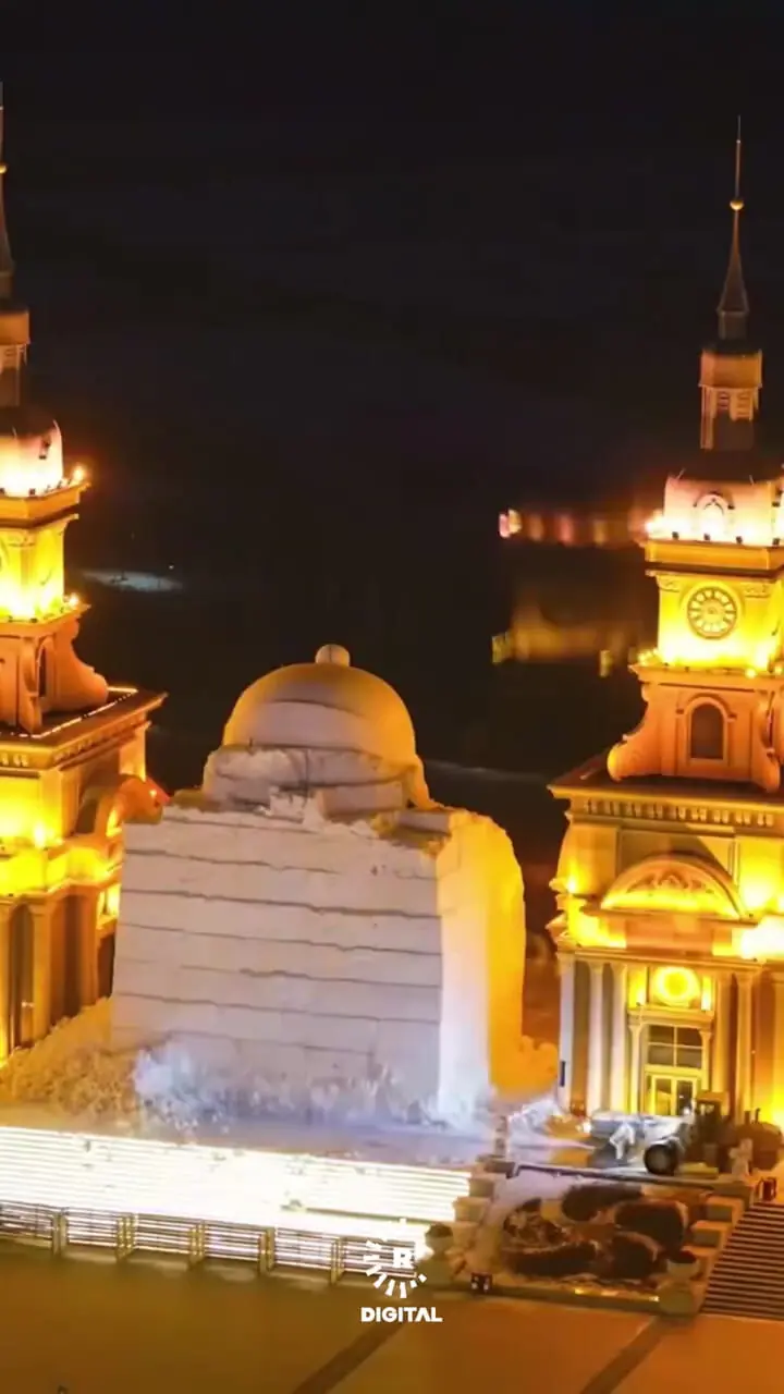 ساخت آدم برفی غول‌پیکر در چین