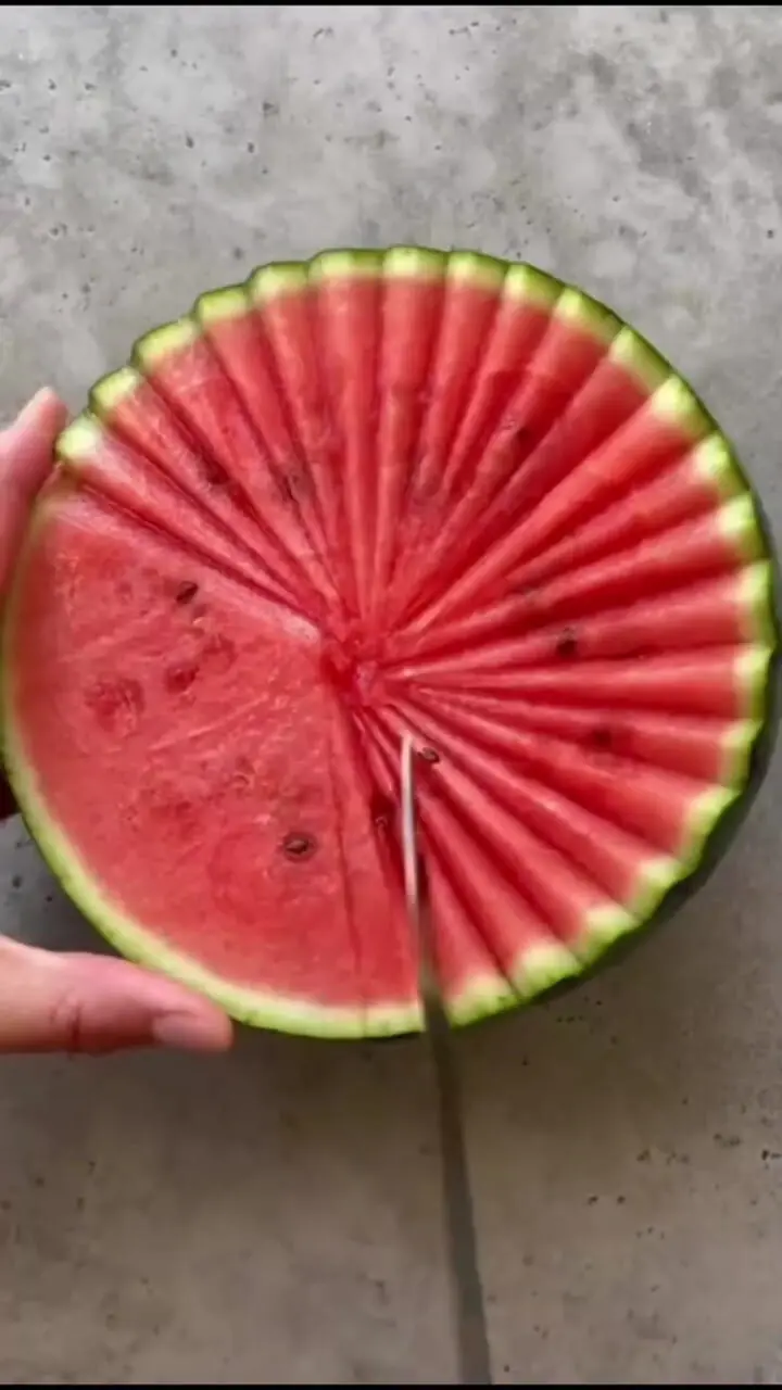 آموزش برش زدن راحت و شیک هندوانه برای شب یلدا