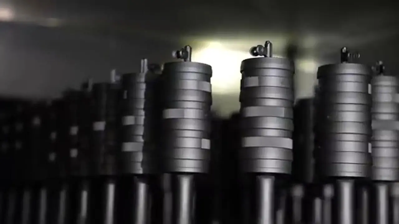 ببینید| لنز دوربین چگونه در کارخانه های ژاپن تولید می شود؟