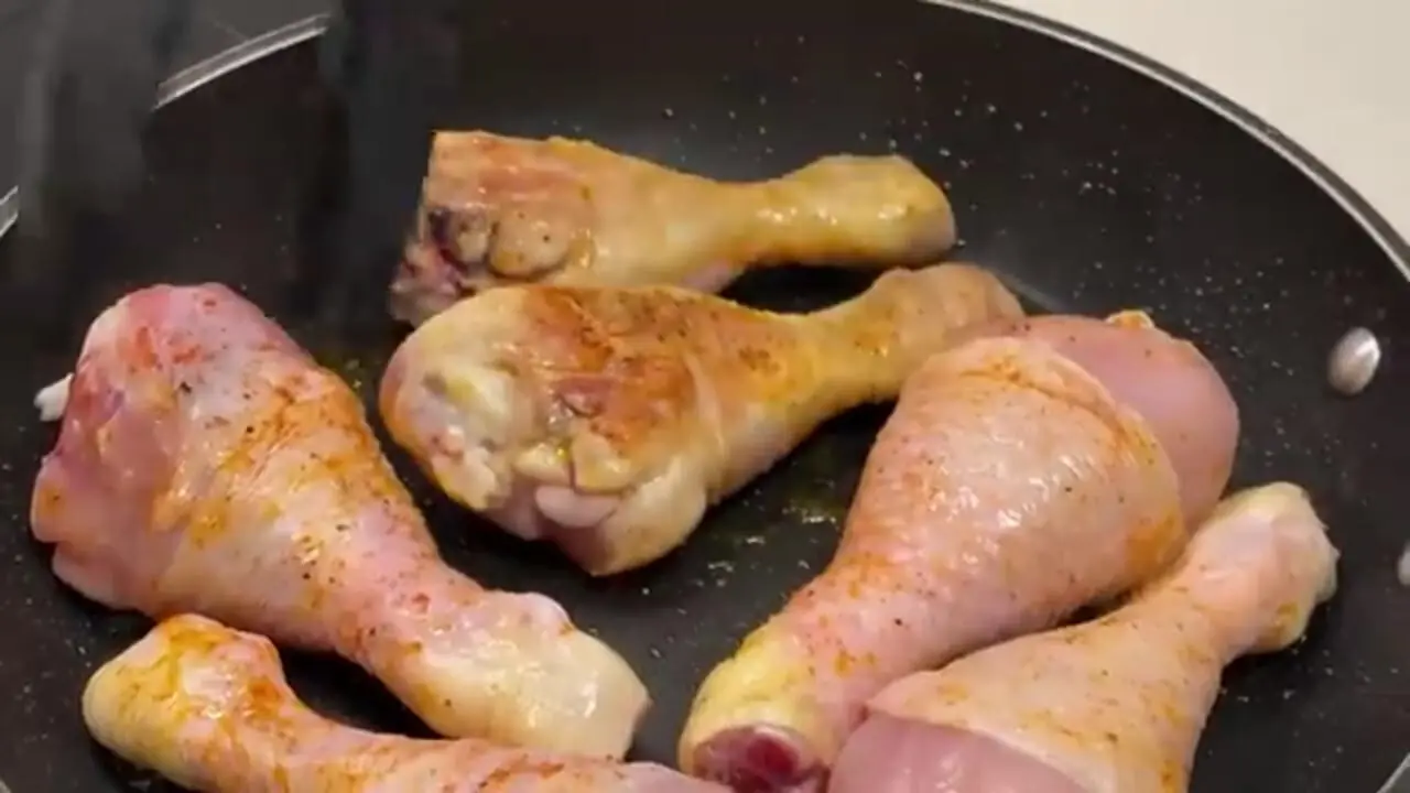 پخت یک غذای متفاوت با ران مرغ؛ یک شام خوشمزه ایتالیایی