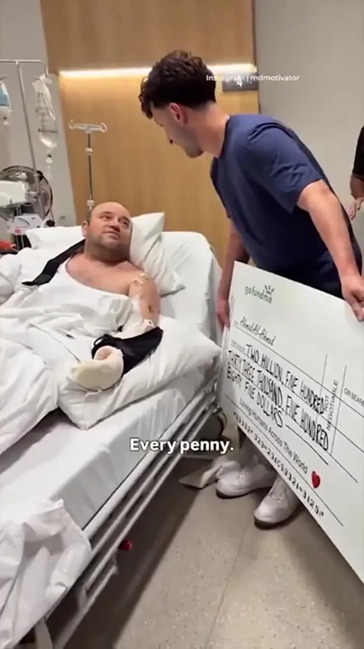 ببینید؛ اهدای چک ۲.۵ میلیون دلاری به قهرمان حادثه تیراندازی سیدنی و پرسش غیرمنتظره او