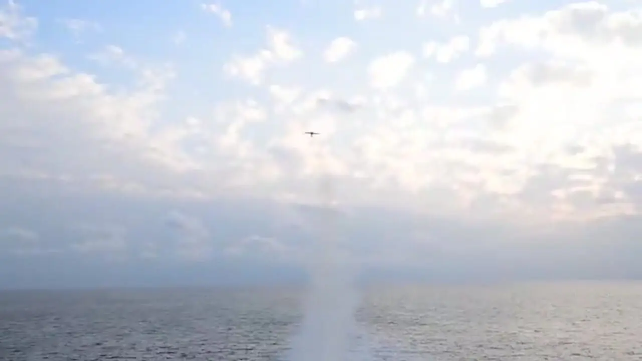 ببینید؛ شلیک غیرمنتظره اولین پهپاد انتحاری از پیشرفته‌ترین ناو جنگی آمریکا؛ زنگ خطر در خاورمیانه