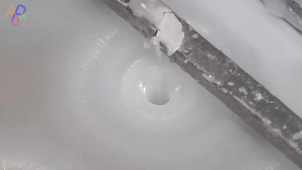 فرآیند تولید انبوه شمع های بزرگ در کارخانه ای در کره جنوبی