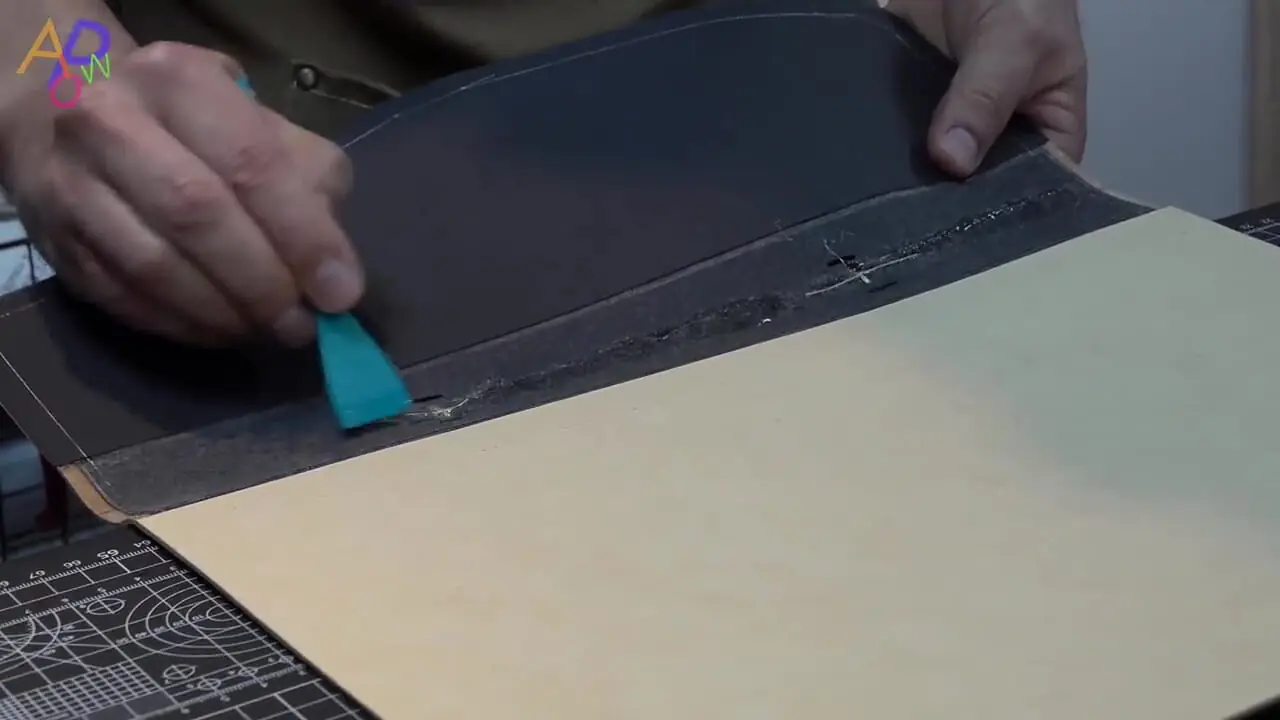 مراحل دیدنی دوخت یک کیف چرم اداری مردانه توسط استاد کره ای