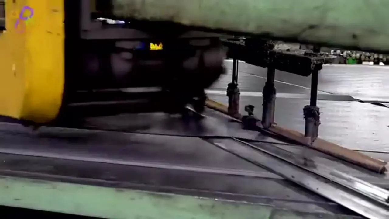 فرآیند تولید انبوه لاستیک موتور سیکلت در کارخانه ای در کره جنوبی