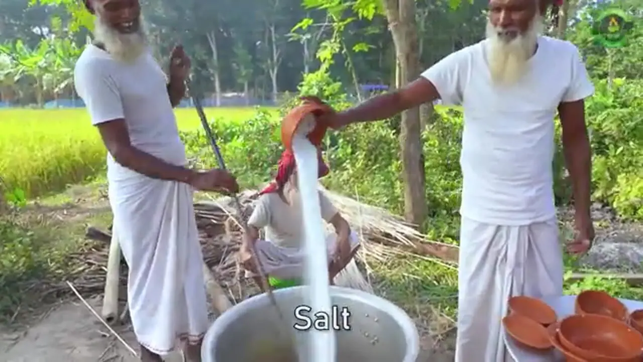 غذای روستایی در هند؛ تهیه میلک شیک با 40 کیلو دراگون فروت و پخت خوراک کاری مرغ