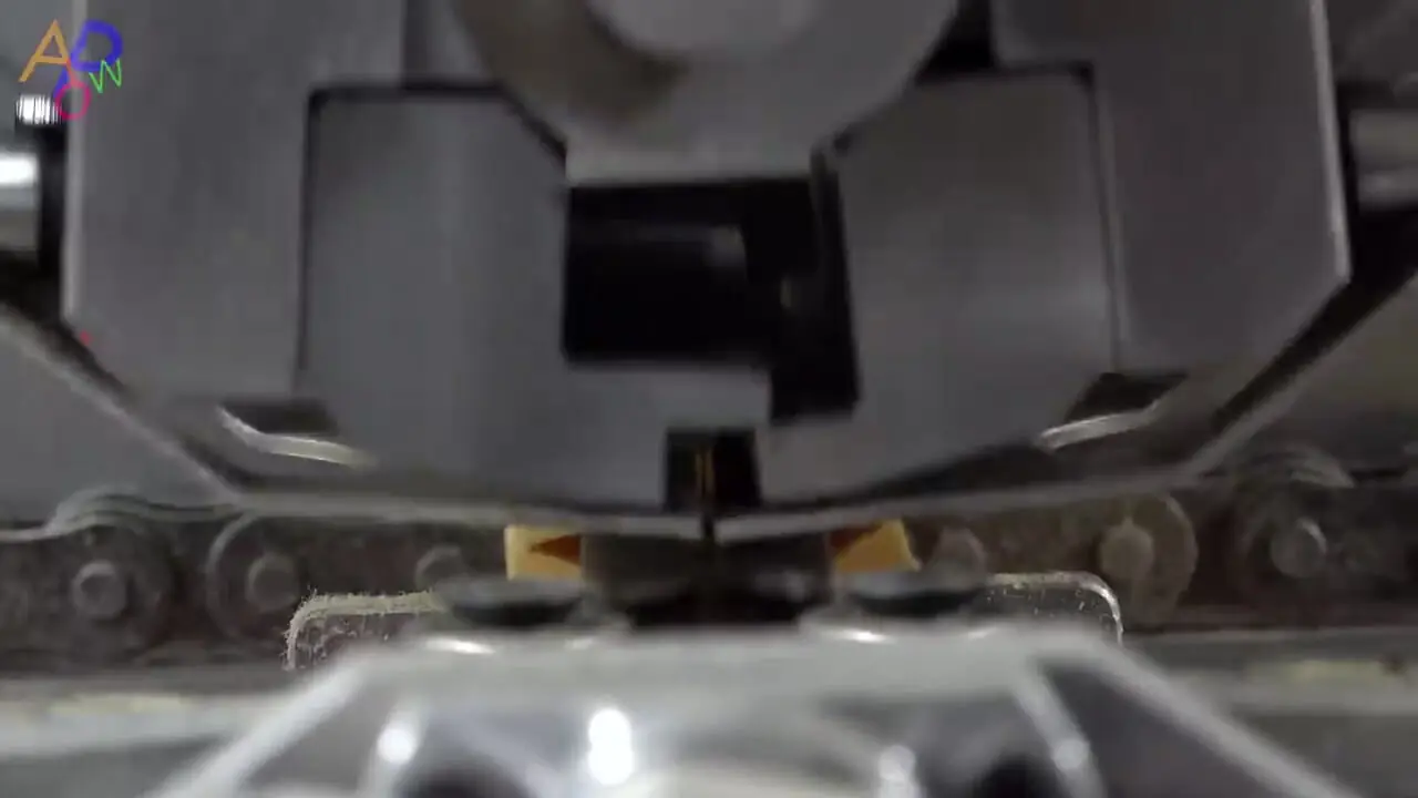 ببینید| فرآیند تولید انبوه فیلتر روغن موتور خودرو در یک کارخانه مشهور در کره