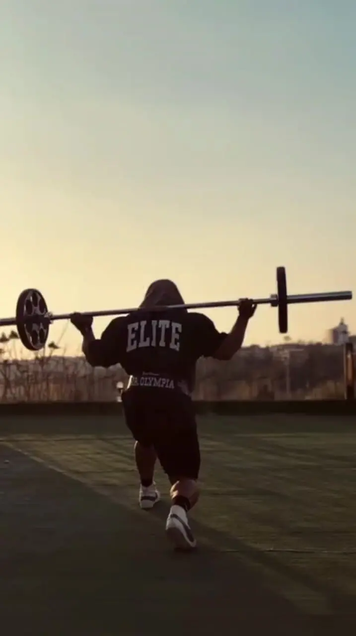 ببینید؛ احترام نظامی هادی چوپان به پرچم ایران حین تمرین